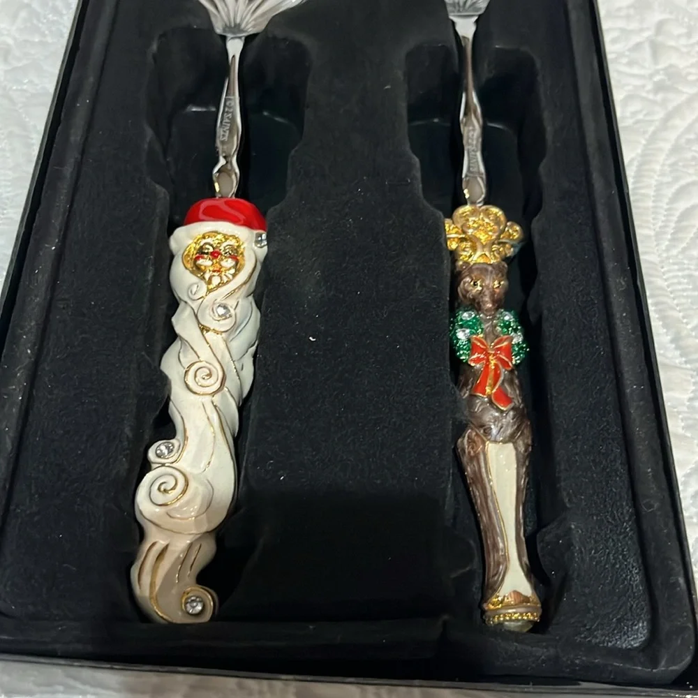 2‎ Saints fork and spoon holiday set, new